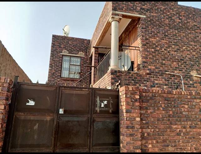 10 BEDROOM HOUSE FOR SALE IN TEMBISA